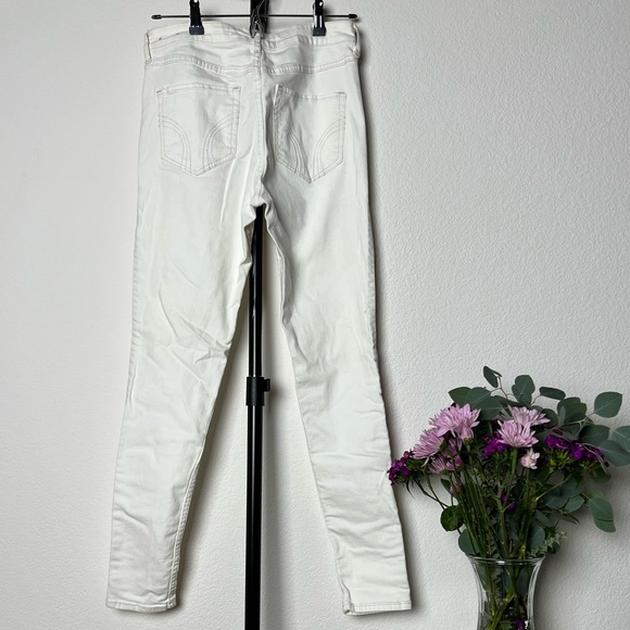 White- skinny leg, Hollister jeans - Picture 5 of 6
